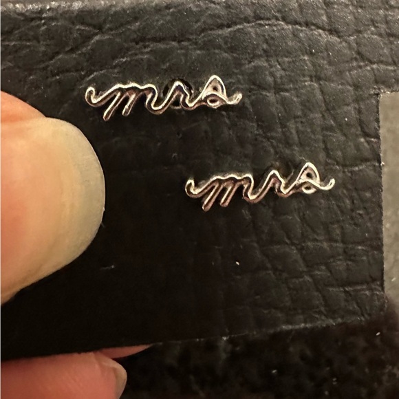 14k white gold friction post with back Mrs. Stud earrings - Picture 5 of 8